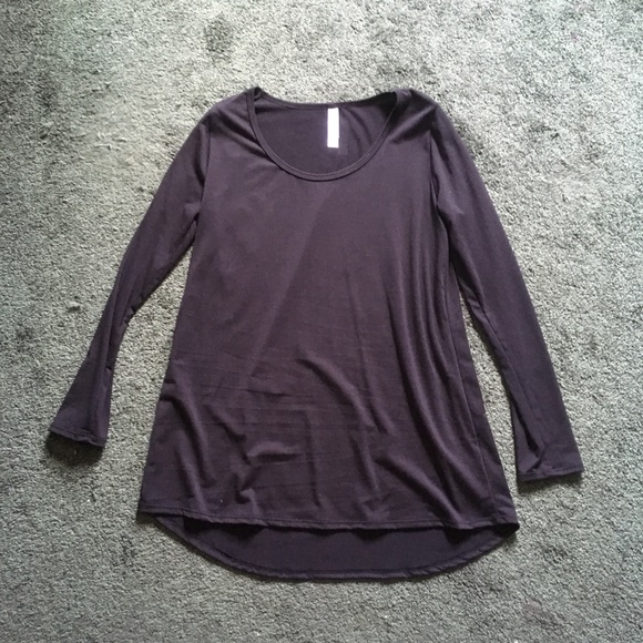 LuLaRoe Tops - Lularoe solid black Lynnae size small LuLaRoe Tops - Lularoe solid black Lynnae size small